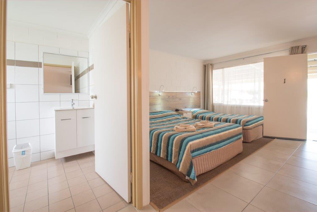 A & A Motel Proserpine Esterno foto
